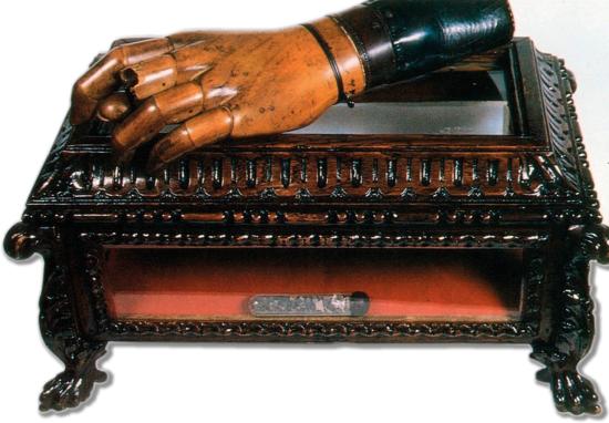 La mano di legno del Capitano Danjou (Miniatura 219x152 px)